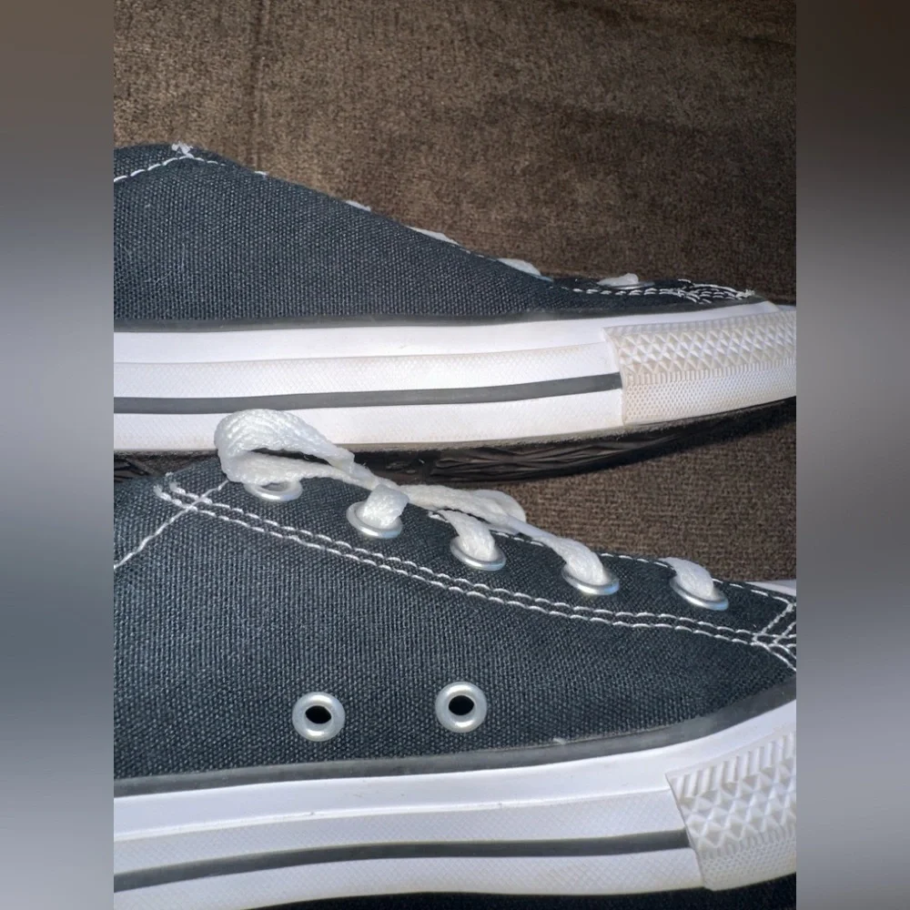 Converse Kids Black and White Low Top Sneakers Size 3